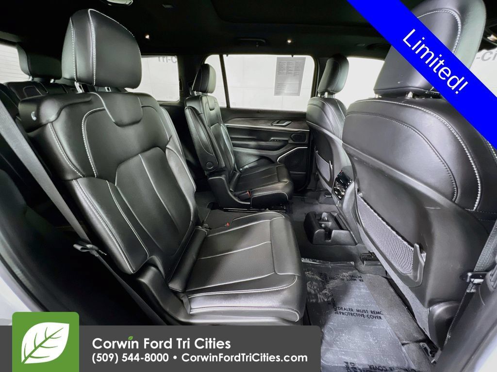 Used 2025 Jeep Grand Cherokee L Limited w/ Luxury Tech Group II AWD/4WD image 17
