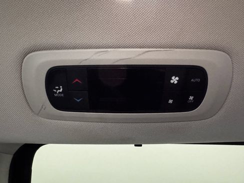 Used 2024 Chrysler Pacifica Touring-L FWD image 36