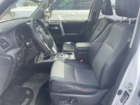Used 2018 Toyota 4Runner SR5 Premium w/ Convenience Package AWD/4WD image 7