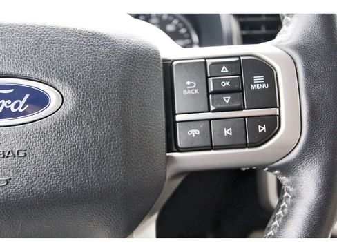 Certified 2024 Ford Expedition XLT RWD image 19