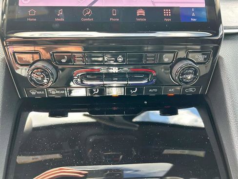 New 2025 Jeep Grand Cherokee Limited w/ Black Appearance Package image 12