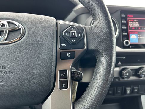 Used 2020 Toyota Tacoma SR5 AWD/4WD image 19