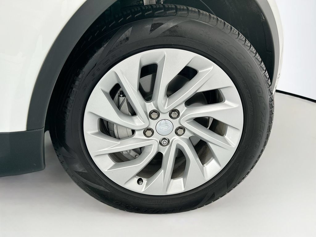 Certified 2025 Land Rover Discovery S AWD/4WD image 31
