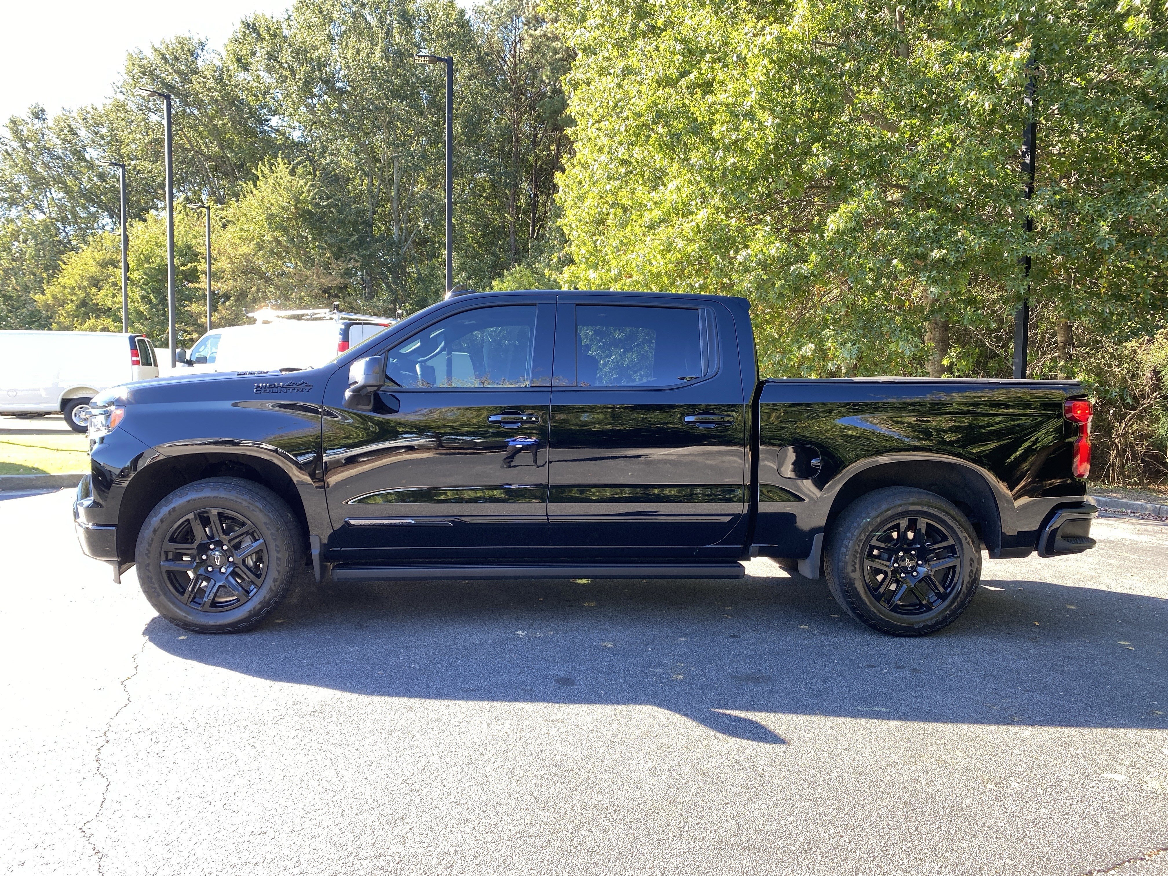 Used 2025 Chevrolet Silverado 1500 High Country w/ Midnight Edition AWD/4WD image 6