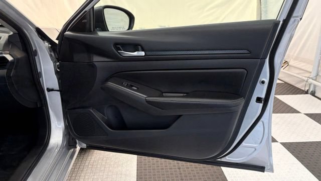 Used 2025 Nissan Altima 2.5 SV FWD image 21