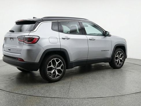 Used 2025 Jeep Compass Limited image 9