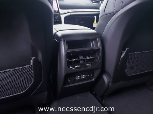 New 2025 Jeep Grand Cherokee Limited image 19