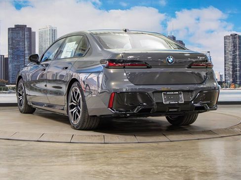 Used 2026 BMW 750e xDrive w/ Executive Package image 9