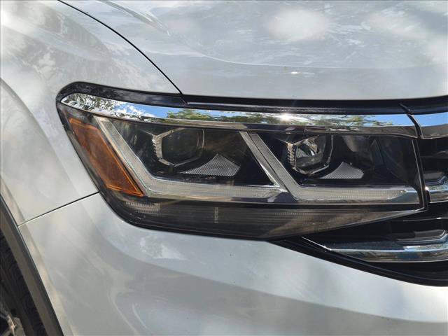 Used 2020 Volkswagen Atlas Cross Sport SE w/ Panoramic Sunroof Package FWD image 5