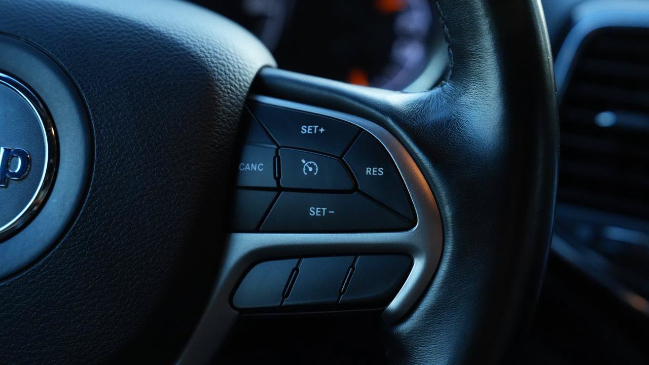 Used 2019 Jeep Grand Cherokee Altitude AWD/4WD image 15