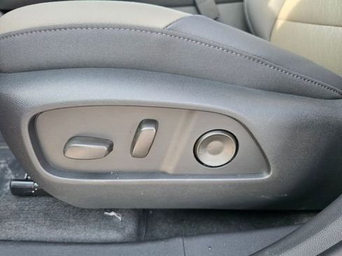 New 2026 Chevrolet Equinox LT w/ Convenience Package II image 10