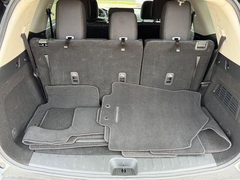 Used 2025 Nissan Pathfinder SV image 18