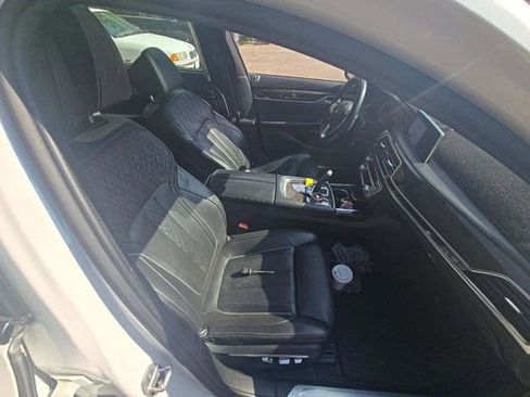 Used 2016 BMW 750i image 12