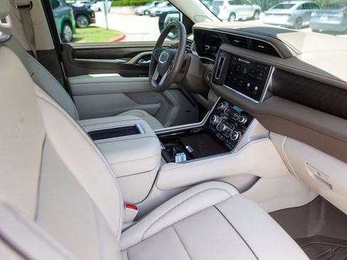 Used 2023 GMC Yukon Denali w/ Denali Reserve Package AWD/4WD image 34