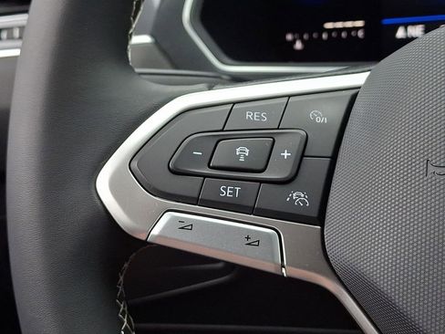Used 2022 Volkswagen Tiguan SE AWD/4WD image 21