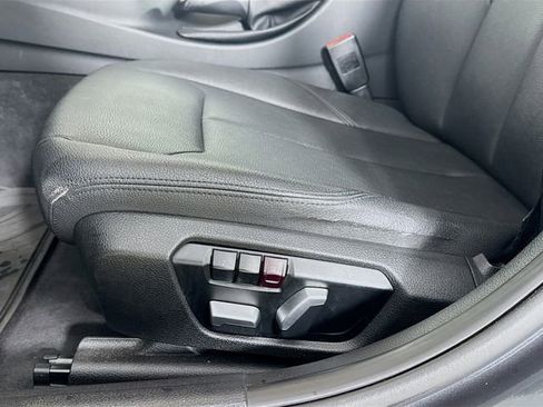 Used 2018 BMW 320i 320i w/ Convenience Package image 21