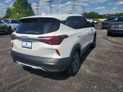 Used 2023 Kia Seltos LX AWD/4WD image 4