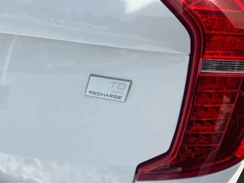 Used 2022 Volvo XC90 T8 R-Design Expression image 11