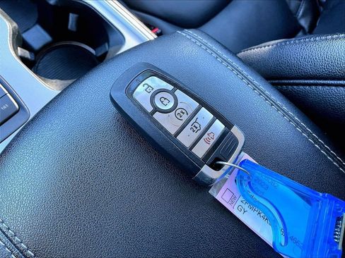 Used 2023 Ford Edge Titanium image 27