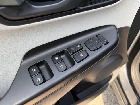 Certified 2023 Hyundai Kona SEL AWD/4WD image 18