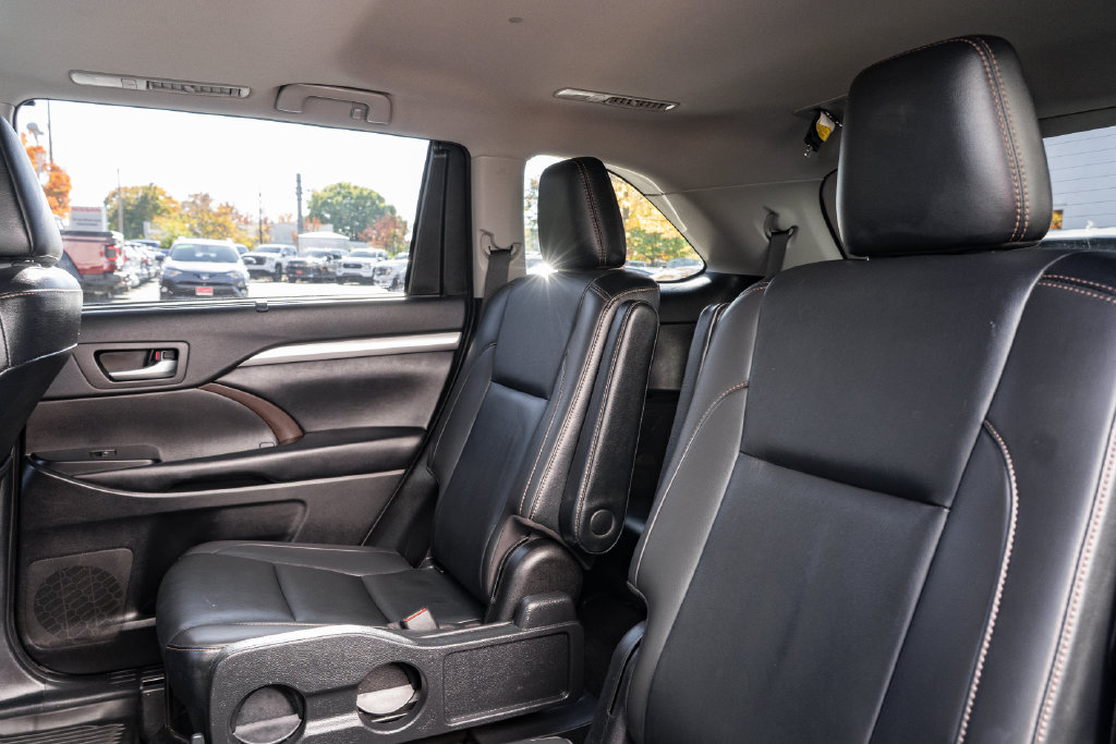Used 2019 Toyota Highlander XLE AWD/4WD image 27