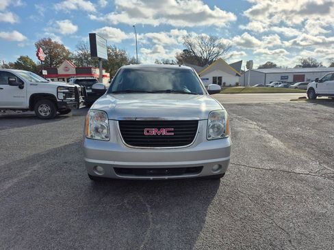 Used 2010 GMC Yukon SLE w/ Convenience Package image 2