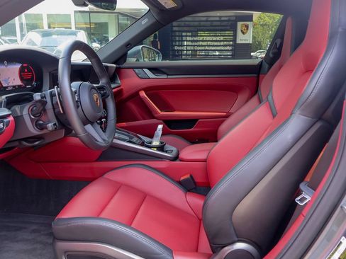 Used 2025 Porsche 911 Carrera RWD image 5