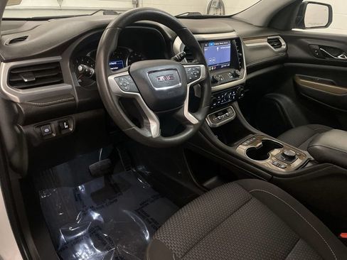 Used 2022 GMC Acadia SLE w/ Driver Convenience Package FWD image 4