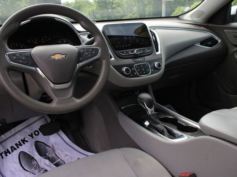 Used 2021 Chevrolet Malibu LT FWD image 19