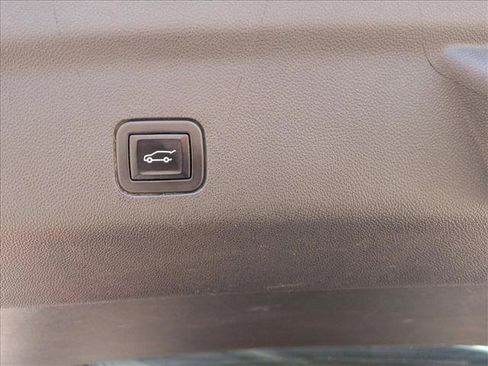 Used 2022 GMC Yukon XL AT4 AWD/4WD image 11