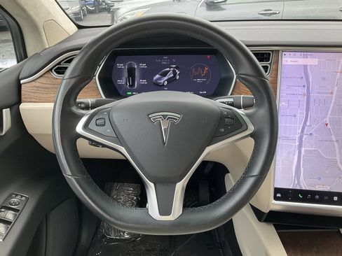 Used 2017 Tesla Model X 75D image 38