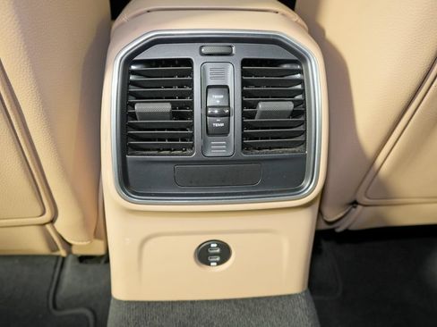 Certified 2021 Porsche Macan AWD/4WD image 40