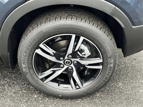 New 2026 Volvo XC40 B4 Core w/ Climate Package image 11