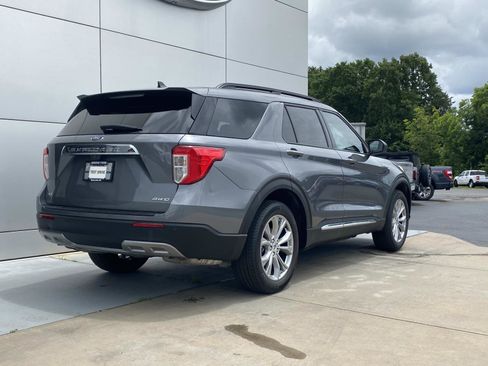 Used 2022 Ford Explorer XLT w/ Equipment Group 202A AWD/4WD image 4