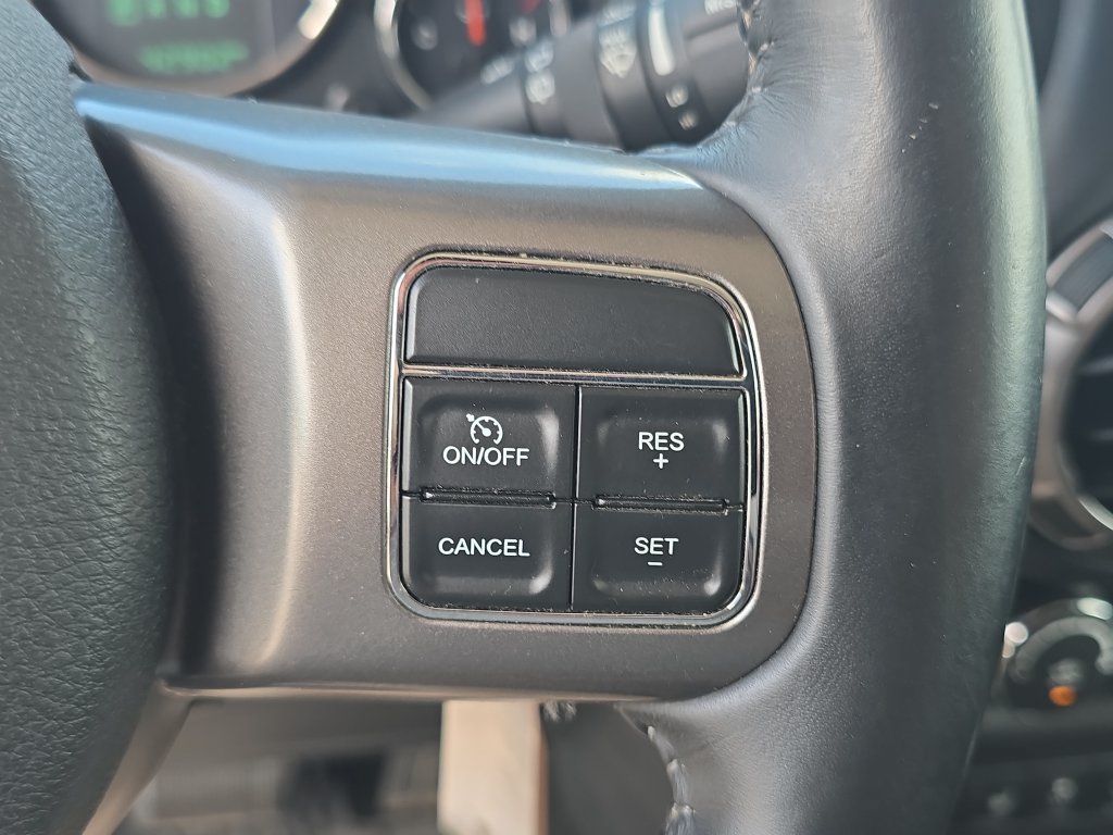 Used 2018 Jeep Wrangler Unlimited Sahara w/ Dual Top Group AWD/4WD image 19
