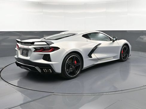 Used 2022 Chevrolet Corvette Stingray Preferred Cpe w/ Z51 Performance Package RWD image 8