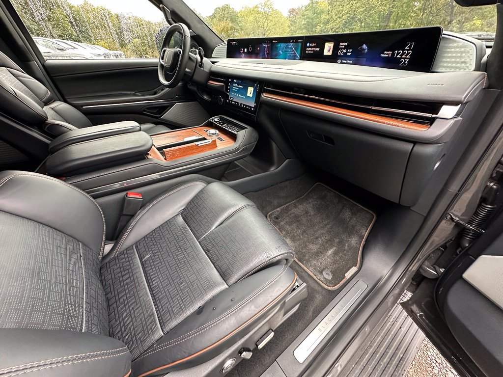 New 2025 Lincoln Navigator Black Label AWD/4WD image 25
