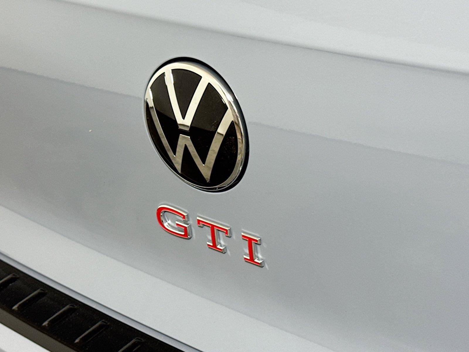 New 2026 Volkswagen Golf SE FWD image 18
