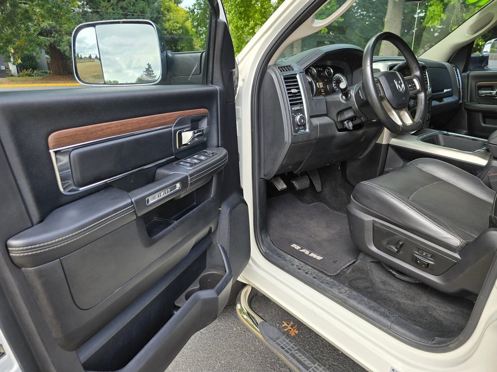 Used 2016 RAM 3500 Laramie w/ Convenience Group AWD/4WD image 21