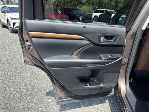Used 2018 Toyota Highlander Limited image 13