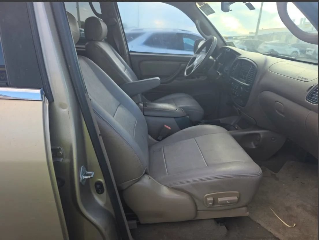 Used 2002 Toyota Sequoia SR5 w/ Convenience Pkg RWD image 8