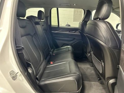 Used 2023 Jeep Grand Cherokee Limited AWD/4WD image 18