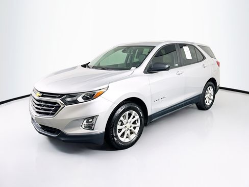 Used 2020 Chevrolet Equinox LS FWD image 3