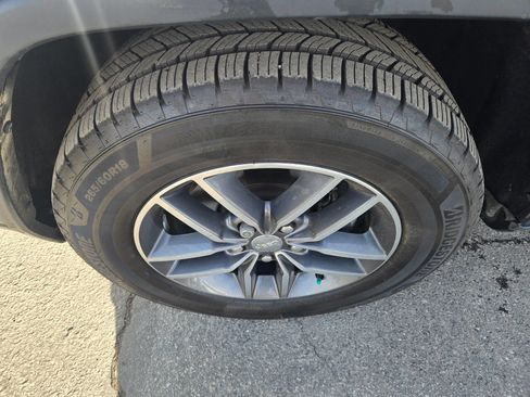 Used 2017 Jeep Grand Cherokee Limited w/ Trailer Tow Group IV image 11