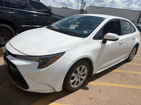 Used 2024 Toyota Corolla LE FWD image 4