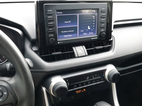 Used 2022 Toyota RAV4 LE FWD image 18
