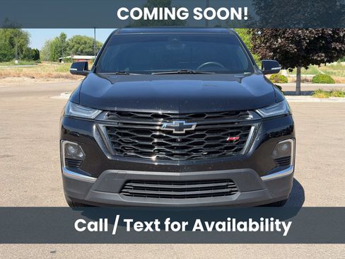 Used 2022 Chevrolet Traverse RS FWD image 2
