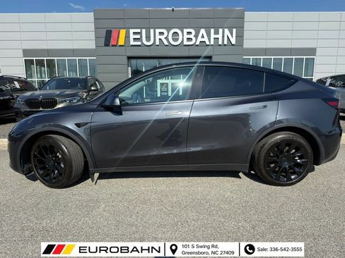 Used 2024 Tesla Model Y Long Range AWD/4WD image 2
