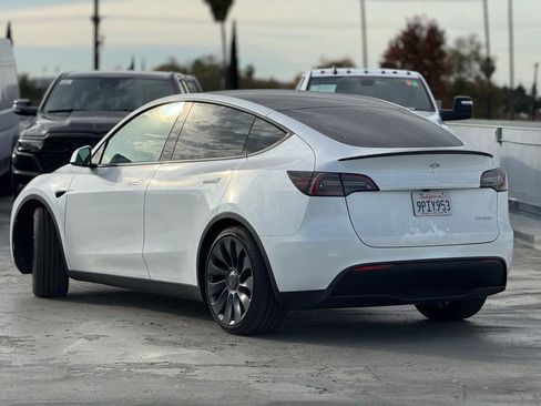 Used 2024 Tesla Model Y Performance image 2