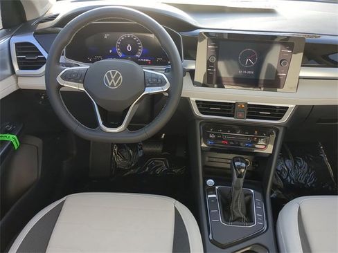New 2025 Volkswagen Taos SE image 13
